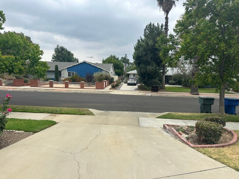 Building Photo - 1050 W La Deney Dr
