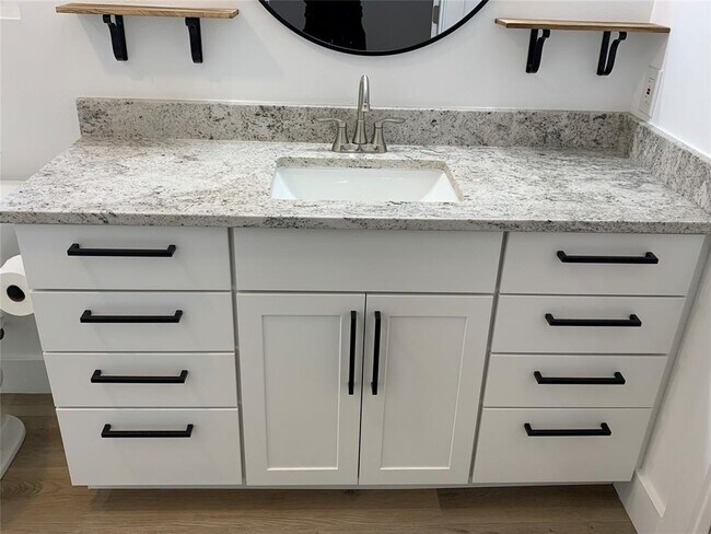 Building Photo - 3503 Roanoke Dr