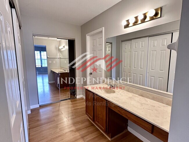 Building Photo - 2385 Fieldstone Cir