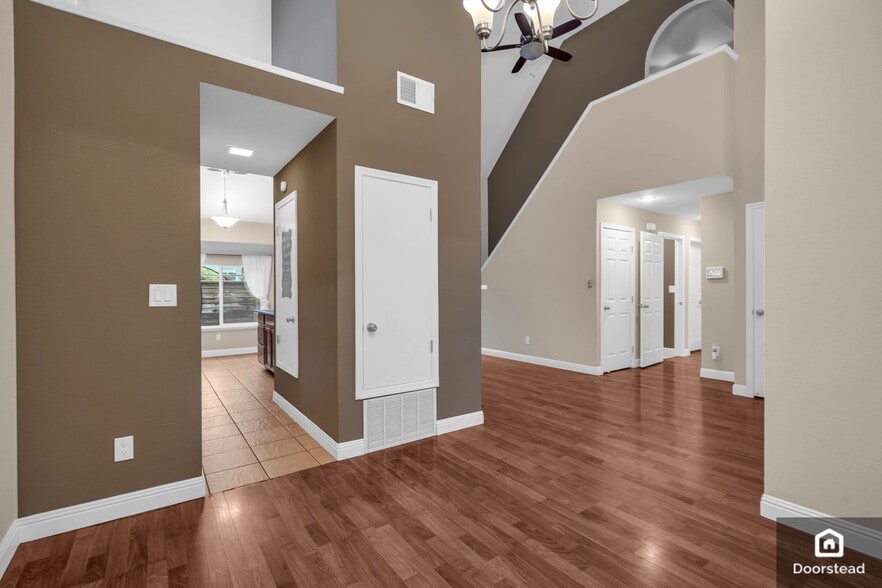 Building Photo - 1714 Somerset Pl