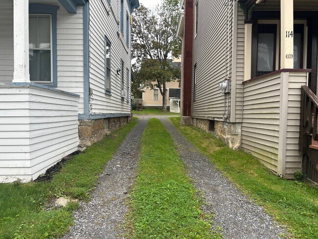 Building Photo - 112 S Melcher St