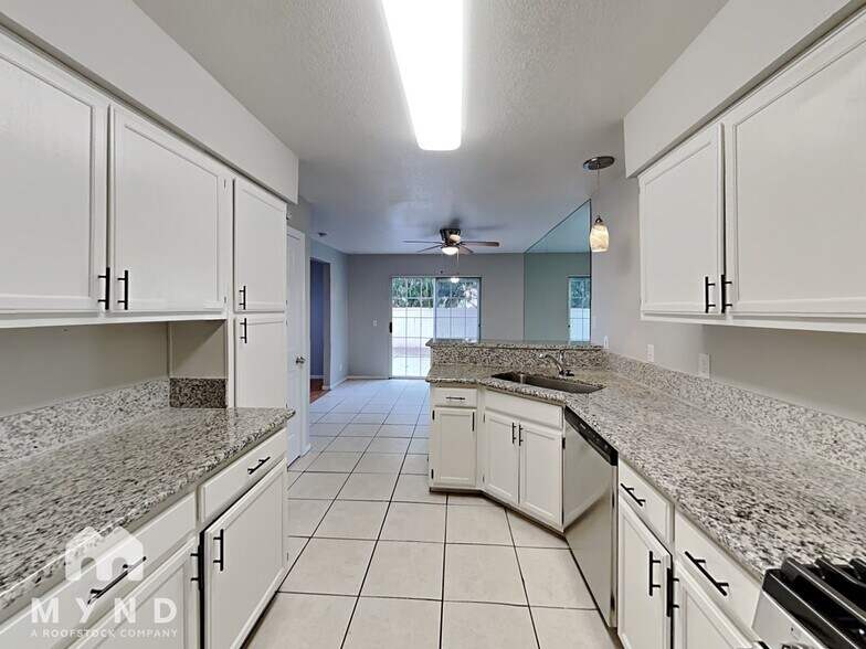 Building Photo - 2835 Floral Peak Dr