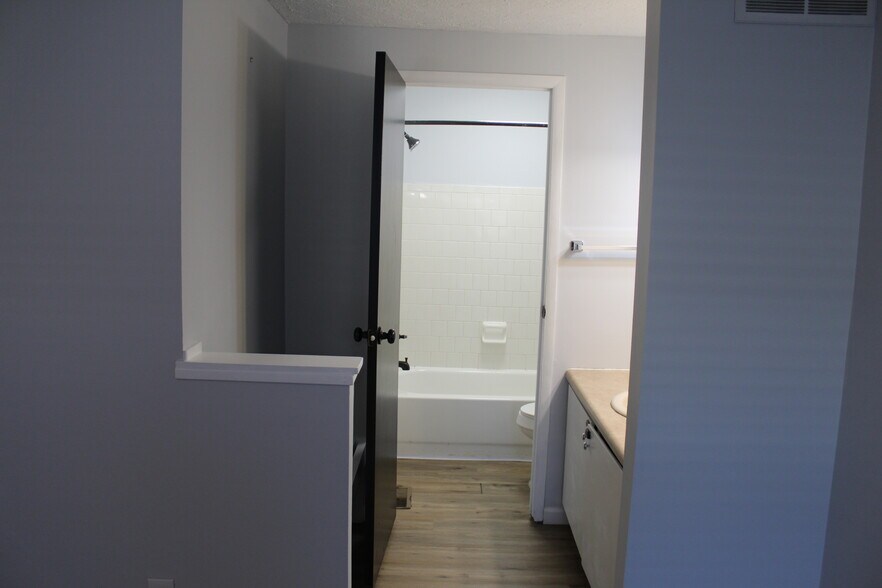 Building Photo - 1823 Worthington Run Dr