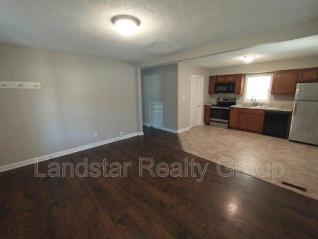 Building Photo - 5612 Walnut Way