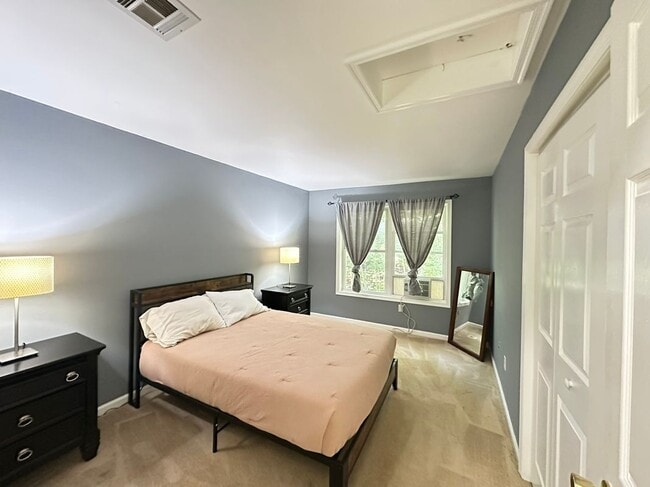 Building Photo - 1094 Porter Dr