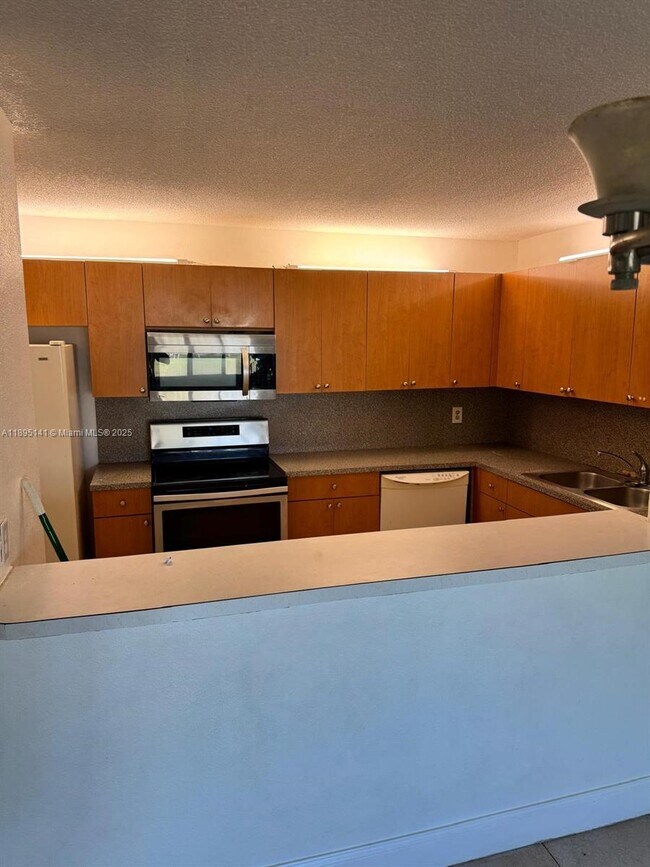 Building Photo - 14840 Naranja Lakes Blvd