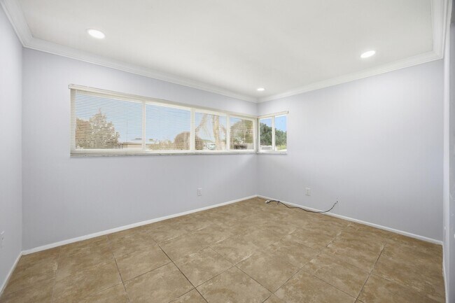 Building Photo - 226 SW Reynolds Ave