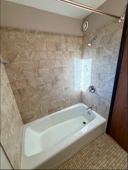 Building Photo - 2703 Cumming Ave