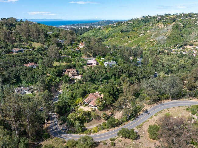Building Photo - 655 Coyote Rd