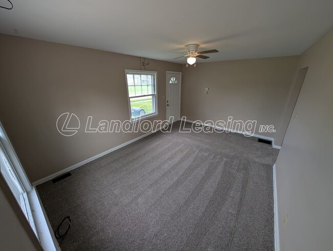 Building Photo - Nice 3 bedroom bungalow with full basement and garage.