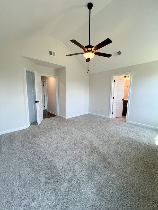 Building Photo - 702 Gleason Dr