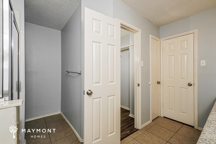 Building Photo - 8039 Sunshine Trail Dr