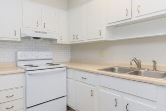Building Photo - 5966 Radnor Rd
