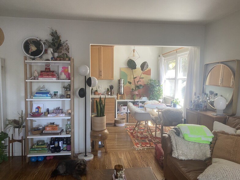 Living room - 622 Venezia Ave