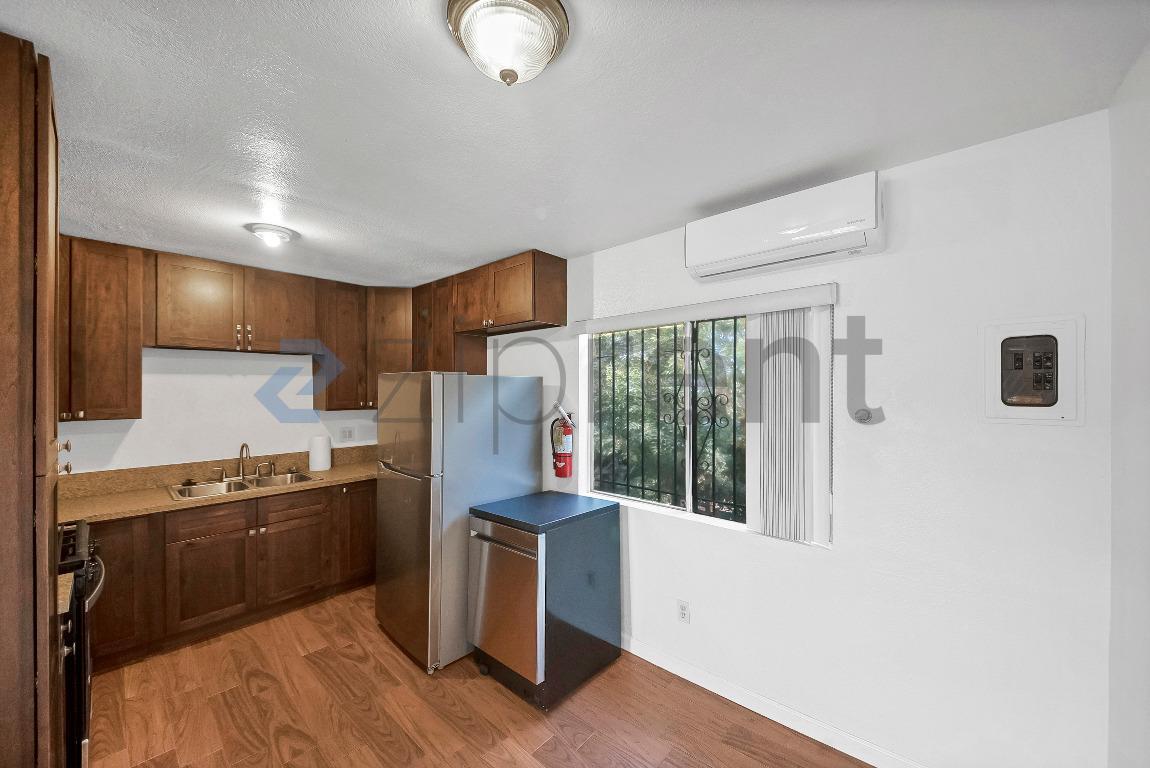 Building Photo - 2458 Normandie Ave