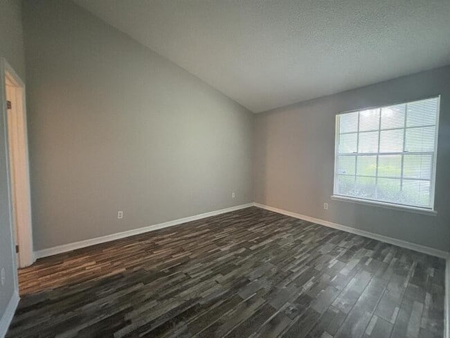 Building Photo - 9600 River Walk Ct
