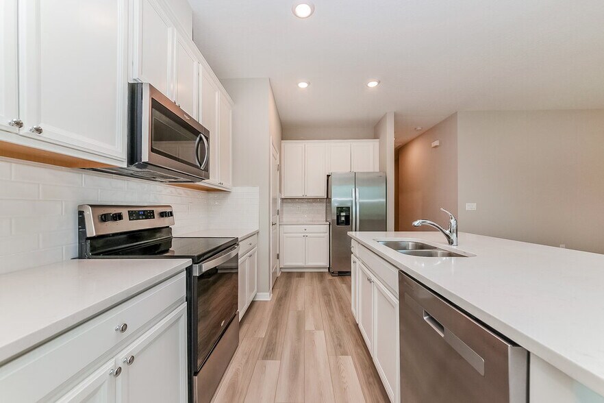 Building Photo - 417 Daylily Blvd