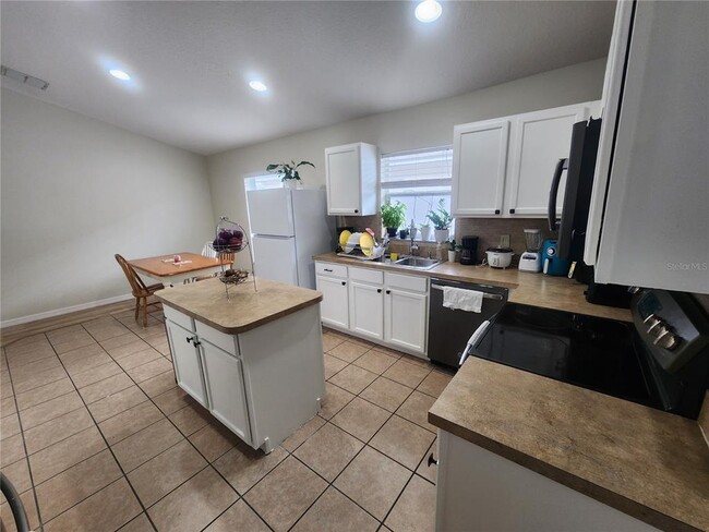 Building Photo - 218 Haversham Way