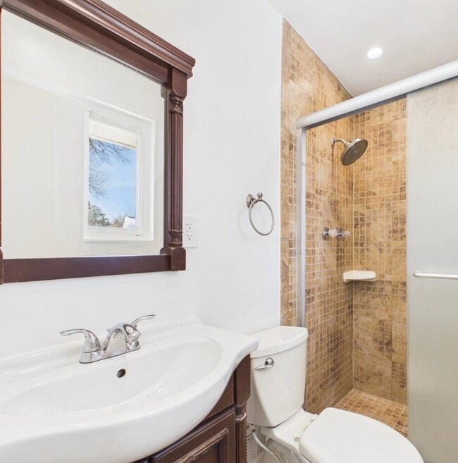 Building Photo - READY TO GO! 4 bed + 3.5 Baths - FRESH and ready