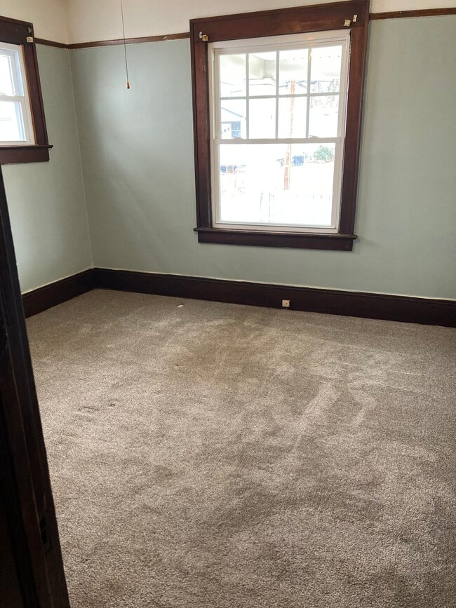 Building Photo - 904 Columbia Ave