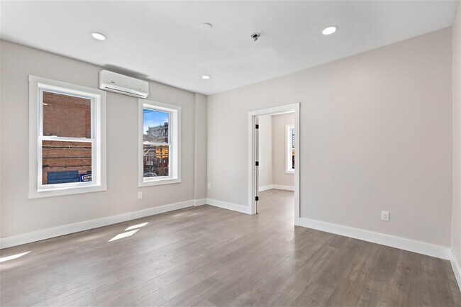 Building Photo - 197 Woodward St