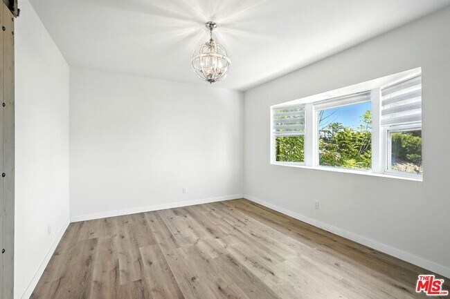 Building Photo - 5128 Llano Dr