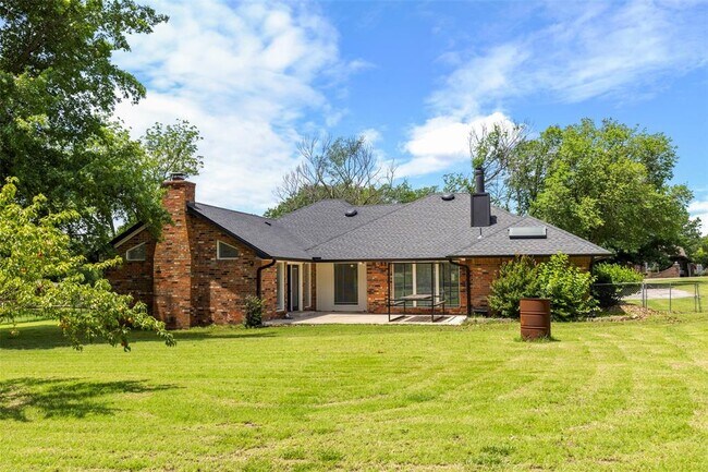 Building Photo - 57 Serenada Ln