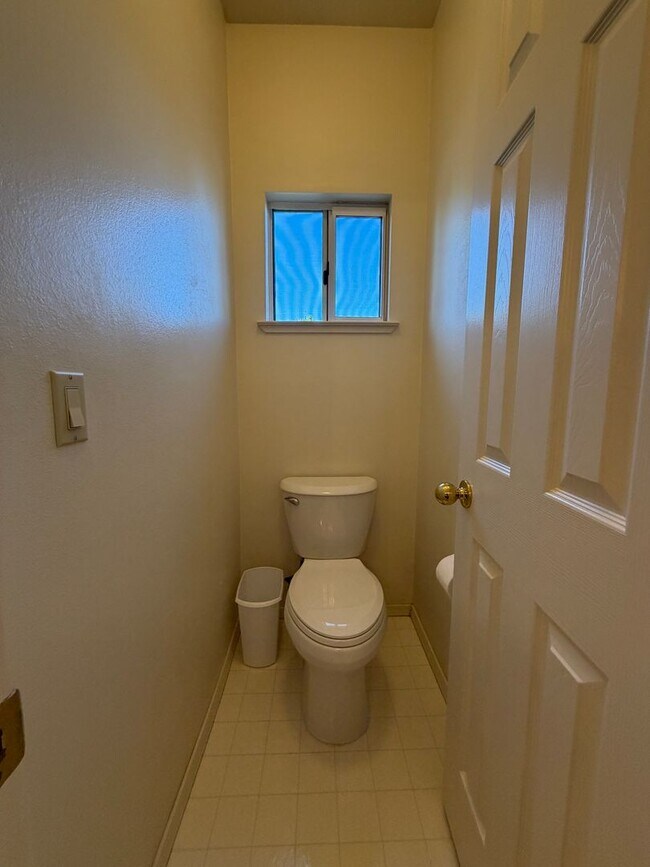 Building Photo - 625 Fox Hollow Way