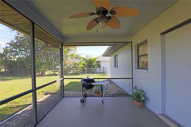 Building Photo - 629 SW Santa Barbara Pl