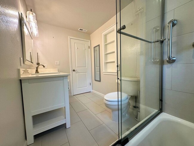 Building Photo - Beautiful Ranch-Style Home in Desirable Sn...