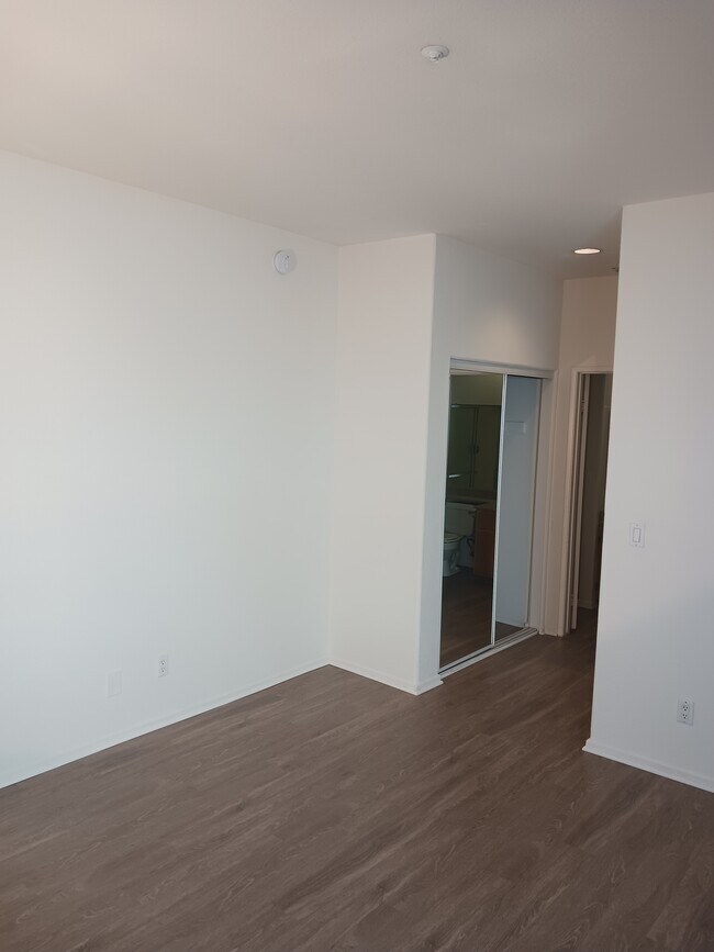 Building Photo - 1174 Amherst Ave