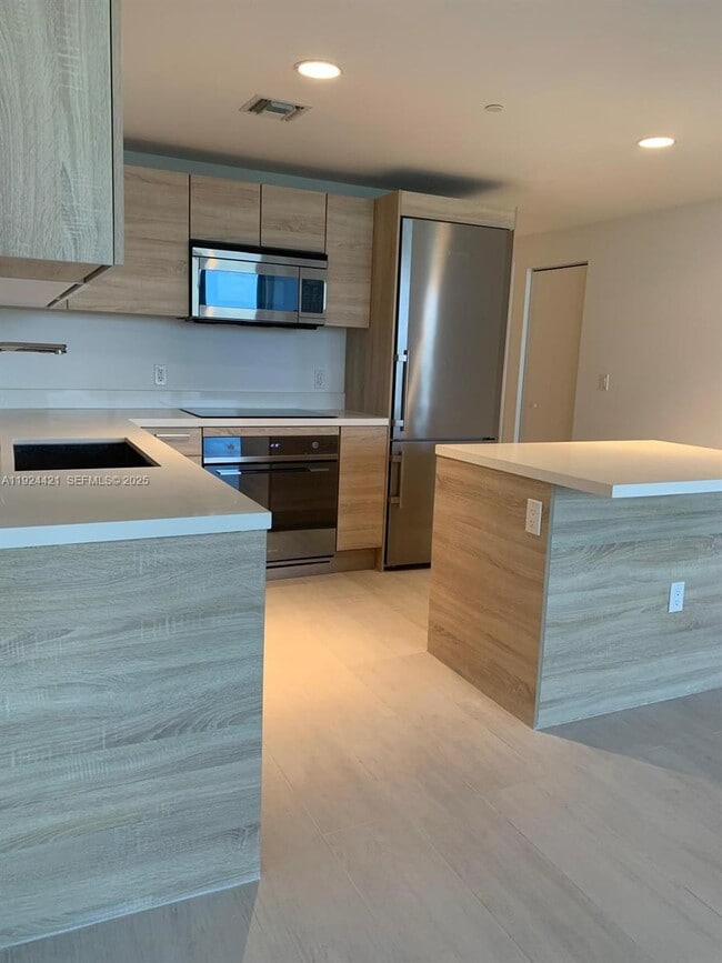 Building Photo - 16385 Biscayne Blvd