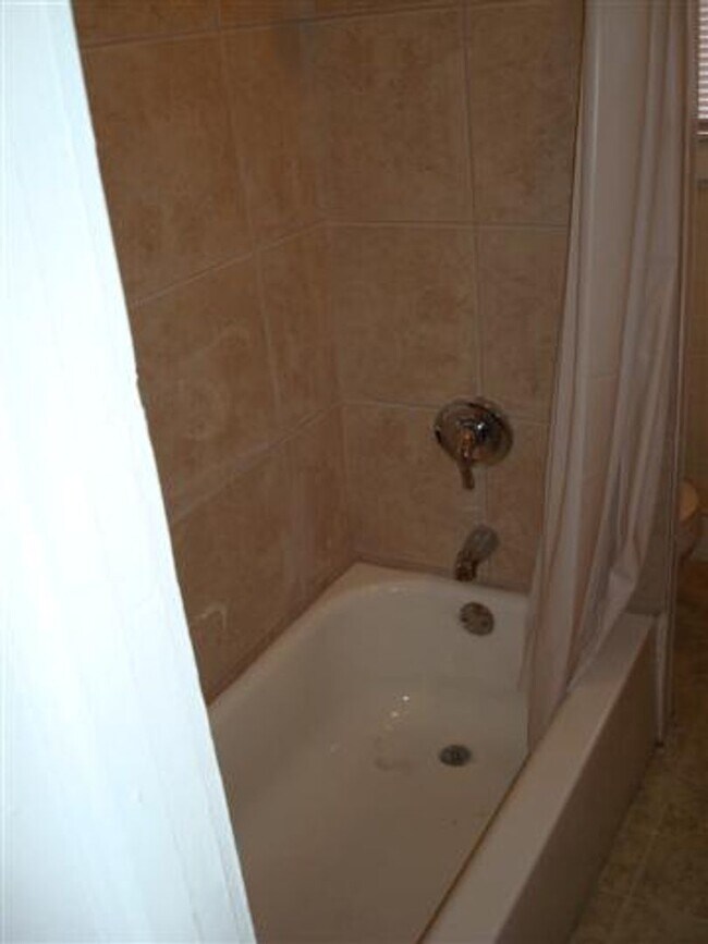 Building Photo - Charming Rental Property with Modern Upgrades and Convenient Location!