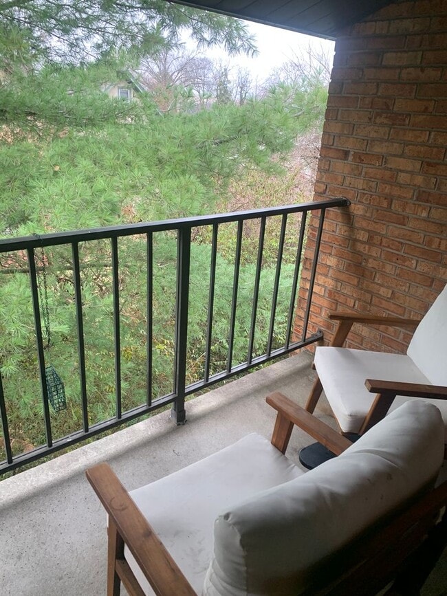 Building Photo - Fully Furnished 2-Bedroom Condo – 2 Blocks...