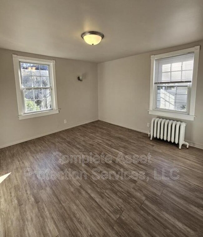 Building Photo - 1424 Parkview Ave