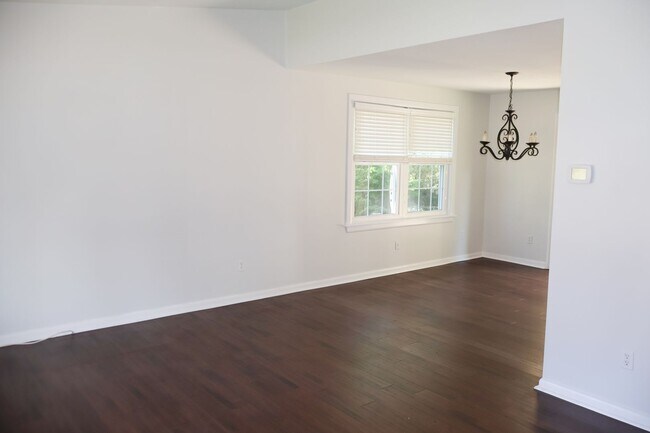 Building Photo - 2415 Shellpot Dr