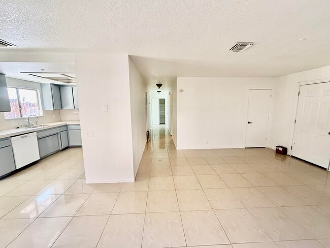 Building Photo - 13860 Luis Dr