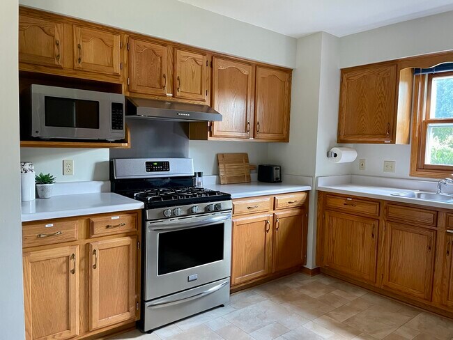 Building Photo - 4202 Lake St