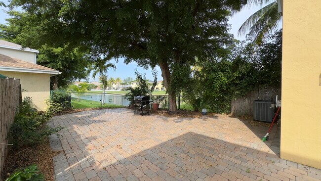 Building Photo - 4068 Eastridge Dr
