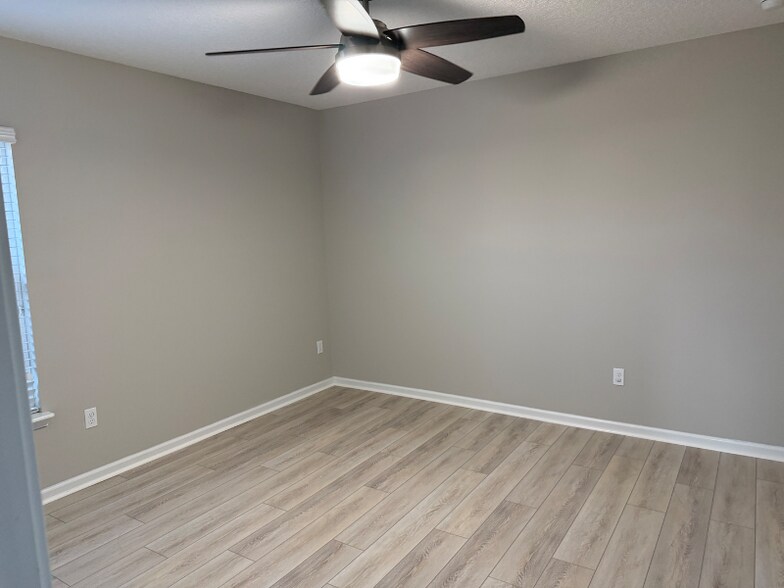 Building Photo - 94003 Woodbrier Cir