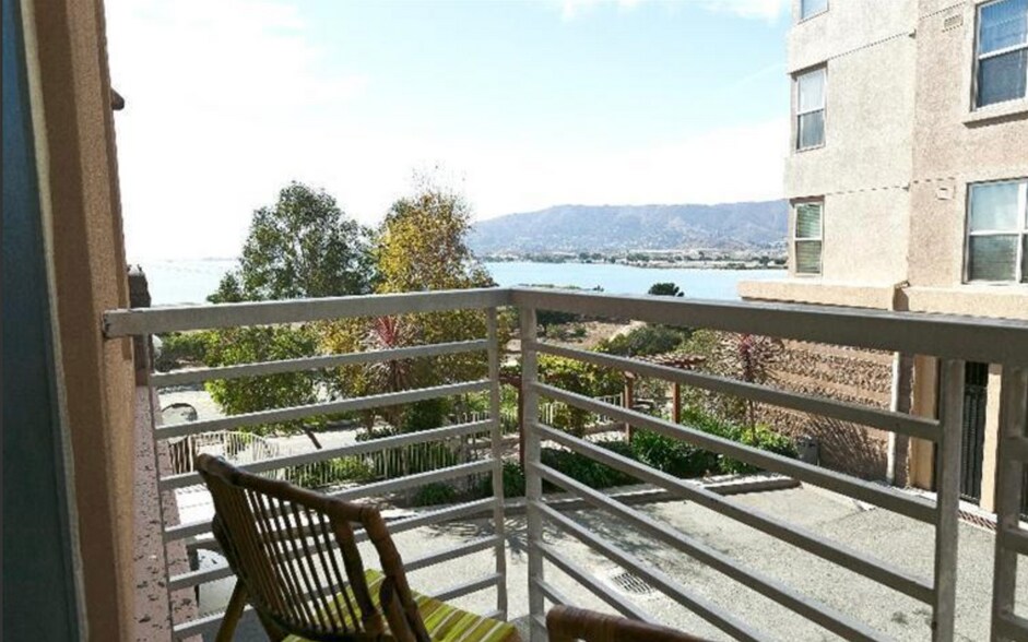 Building Photo - 301 Crescent Ct