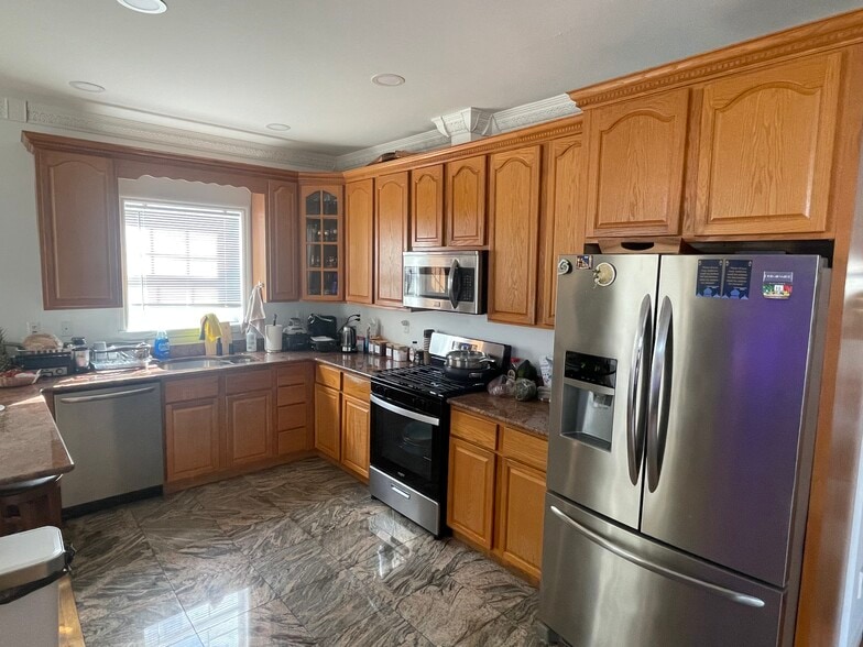 Building Photo - 248 Kingsland Ave