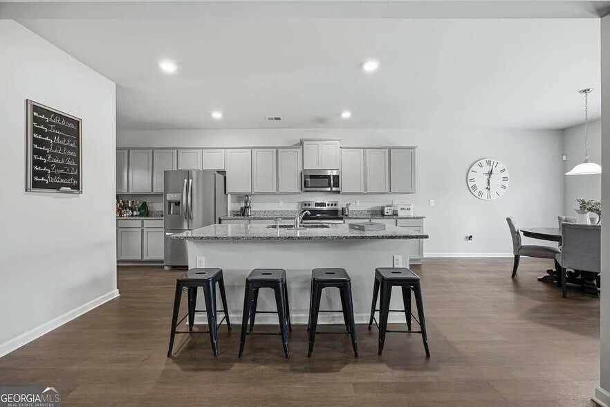 Building Photo - 933 Nandina Ln