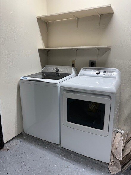 Building Photo - 622 Wilcrest Dr