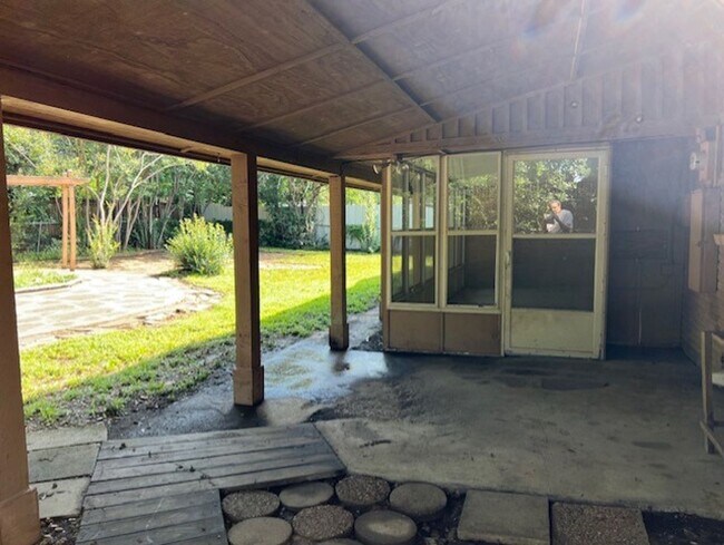 Building Photo - Spacious 3 Bedroom, 2 Full Bath Home Located in SW Ft. Worth!