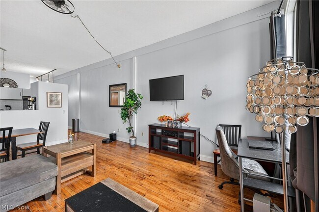 Building Photo - 408 W St Clair Ave