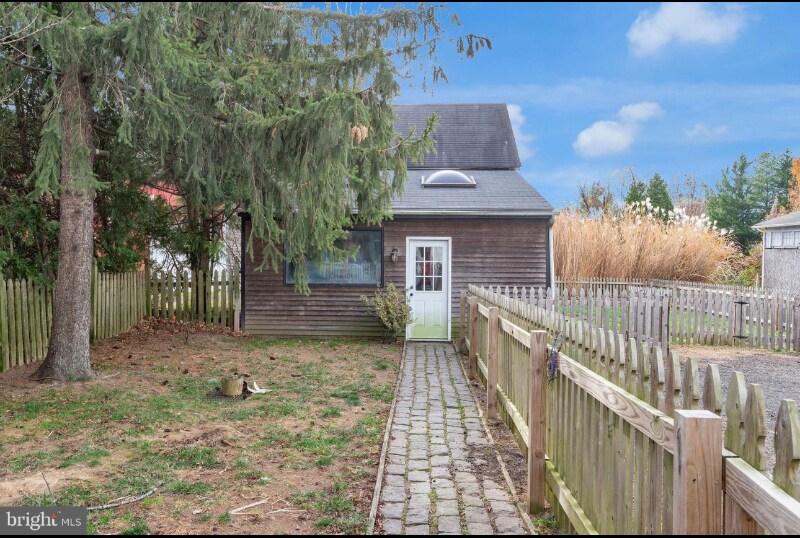 Building Photo - 132 S Main St