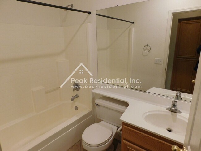 Building Photo - Wonderful 3bd/2ba Elk Grove Home with 2 Ca...