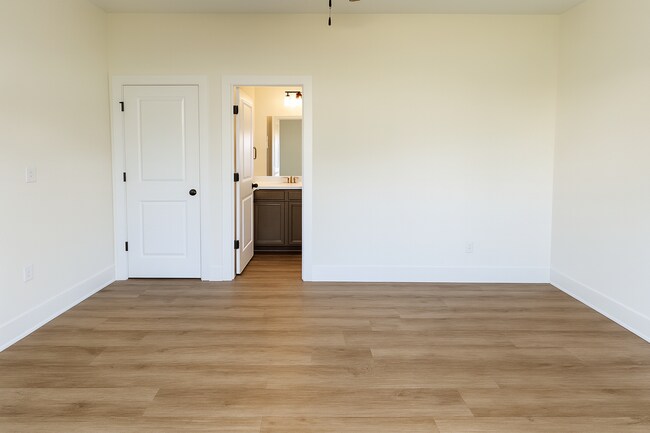 Building Photo - 3803/05 Bluelake