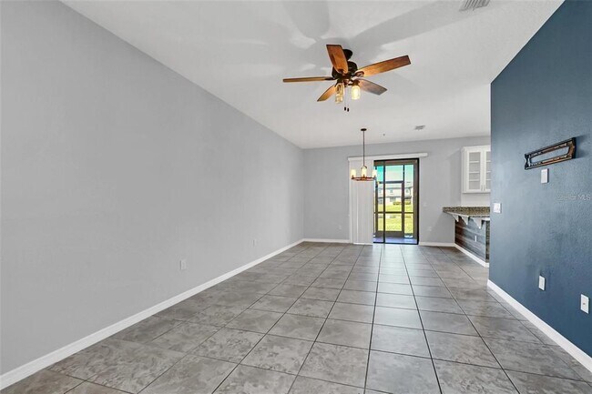 Building Photo - 2471 Seven Oaks Dr